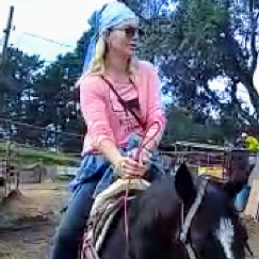 Meet your Posher, Genia